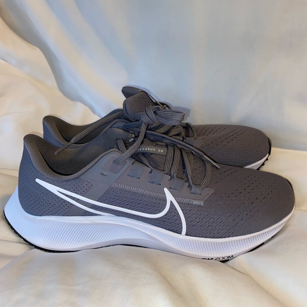 Nike Air Zoom Pegasus 38. men’s 8. Brand new.